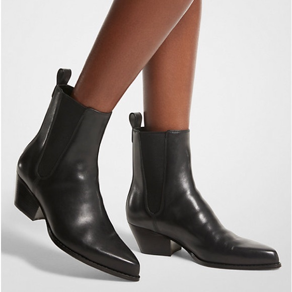MICHAEL MICHAEL KORS
Kinlee Leather Ankle Boot - Picture 1 of 5